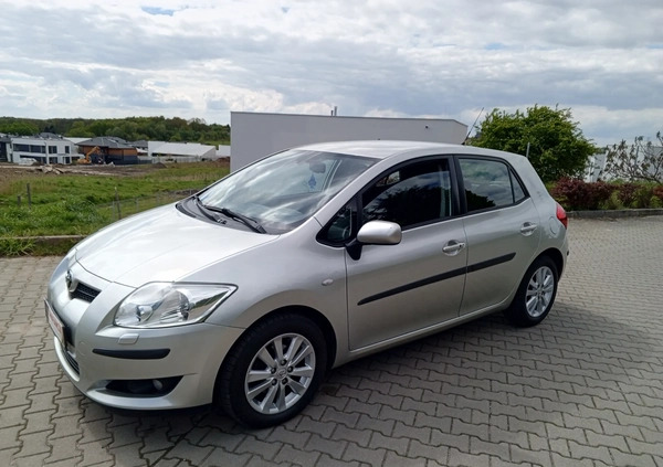 Toyota Auris cena 23900 przebieg: 153000, rok produkcji 2008 z Ryn małe 191